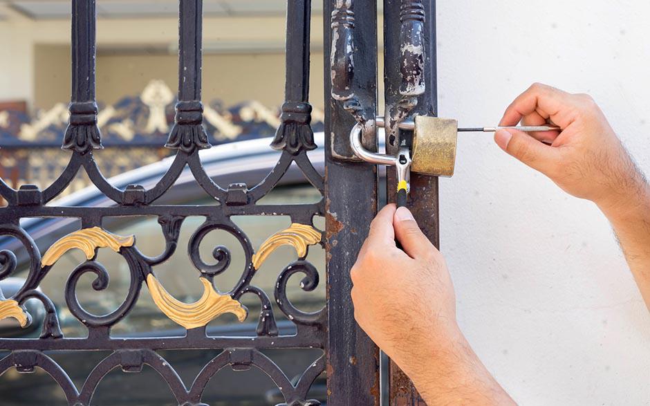 ouvrir une porte fermée à clé avec un trombone Saint-Rémy-de-Provence